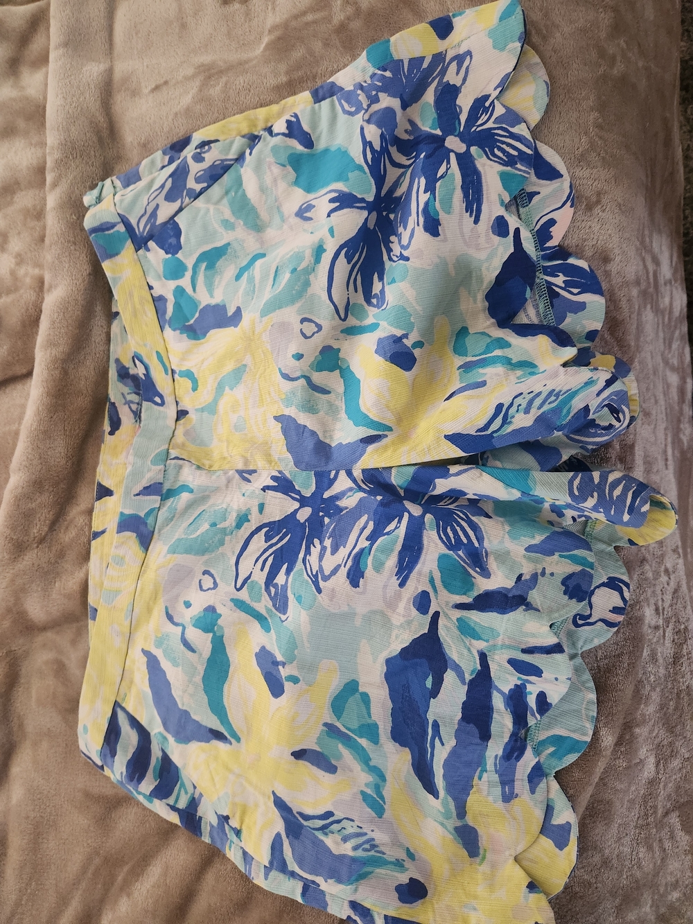 Lilly Pulitzer Blue, Teal & Yellow Floral Scalloped Short